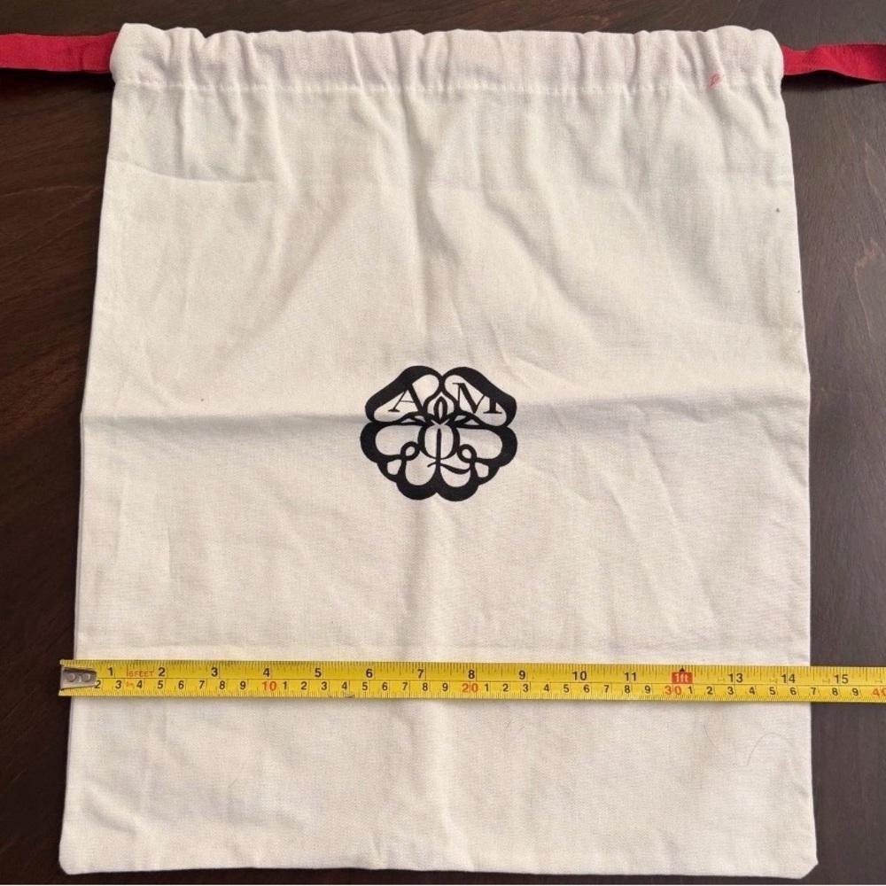 Alexander McQueen Cream Bag with Red Accents - Picture 2 of 2